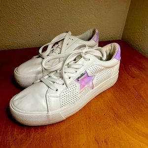 New. Mudd Sneaker size 9